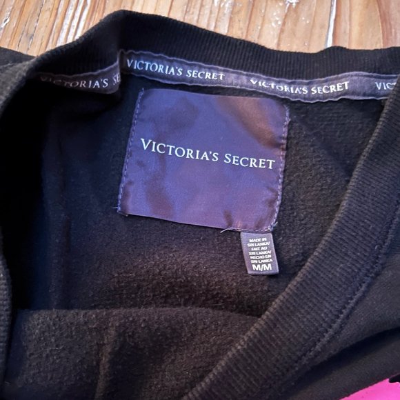 Victoria's Secret Crew Neck Lips Sweatshirt - Picture 4 of 4